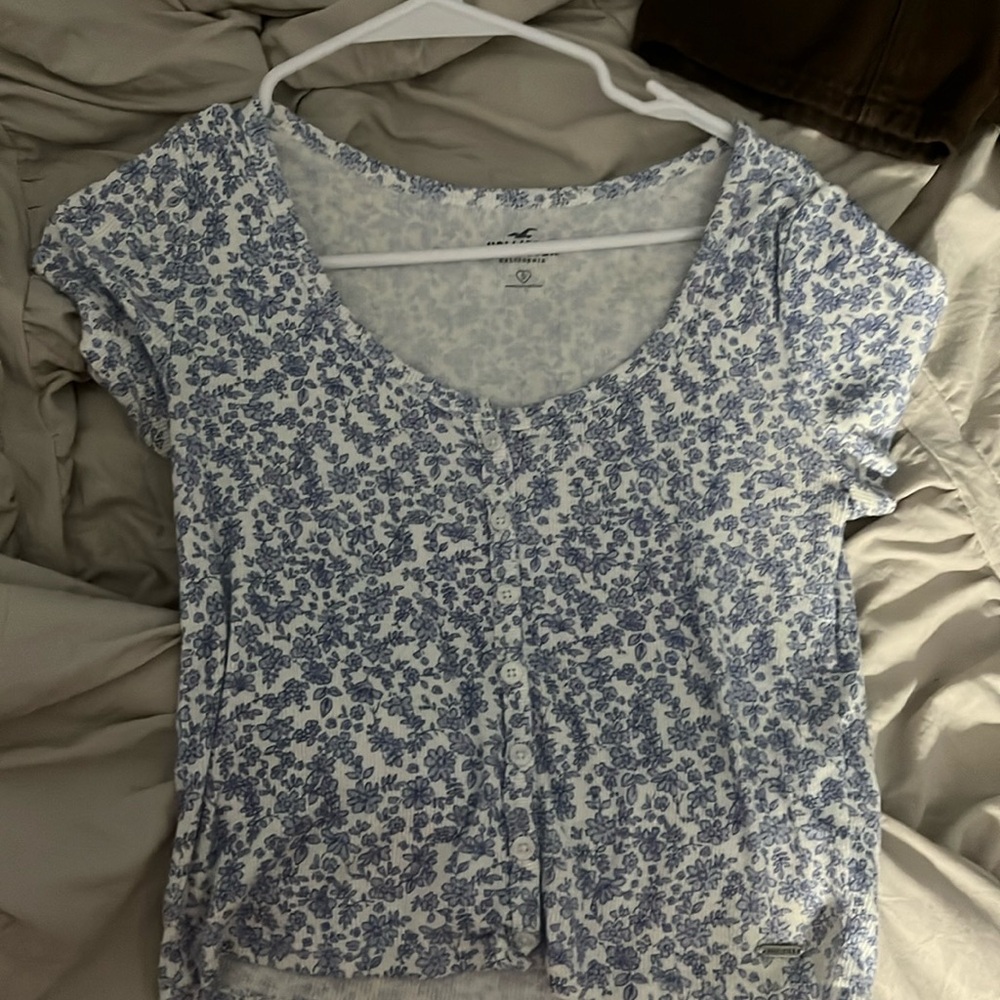Small Hollister shirt. In perfect condition
